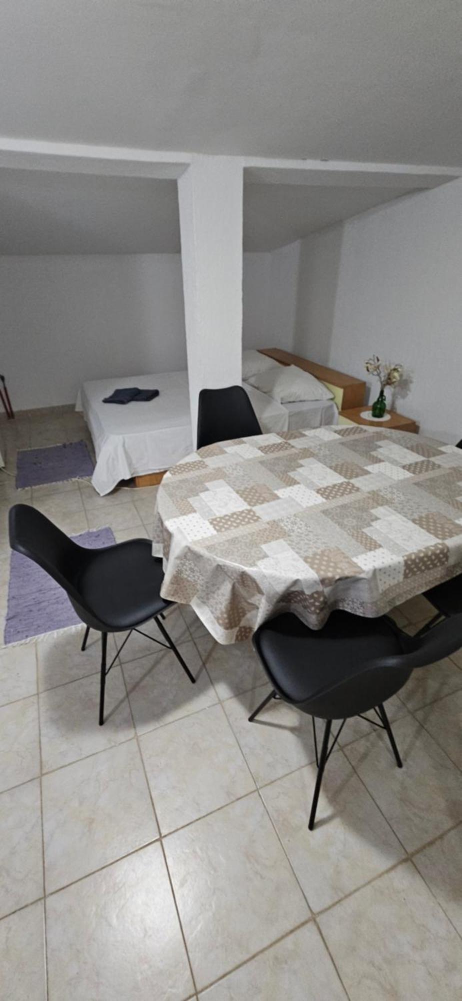 Apartments Hugo Malinska Pokoj fotografie
